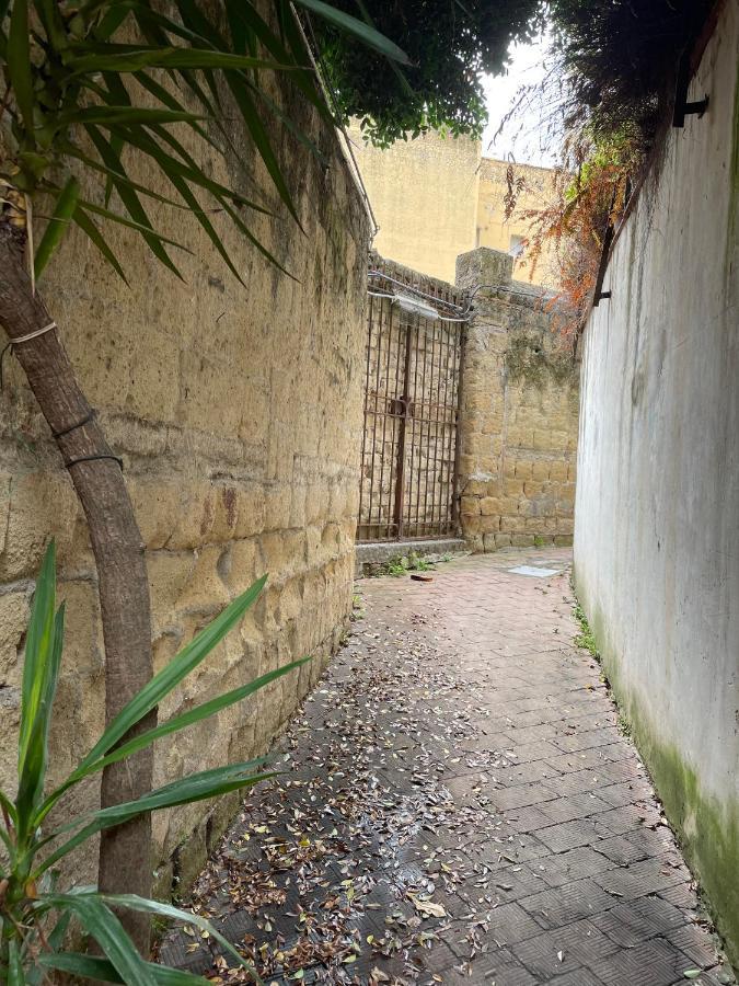 Residenza Chiaia Bed and Breakfast Napoli Esterno foto