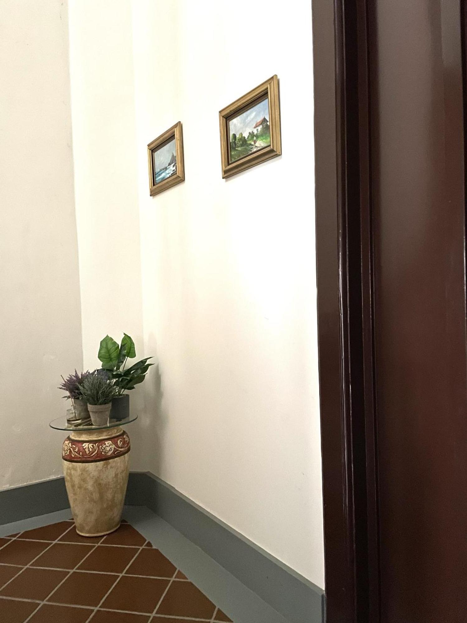 Residenza Chiaia Bed and Breakfast Napoli Esterno foto