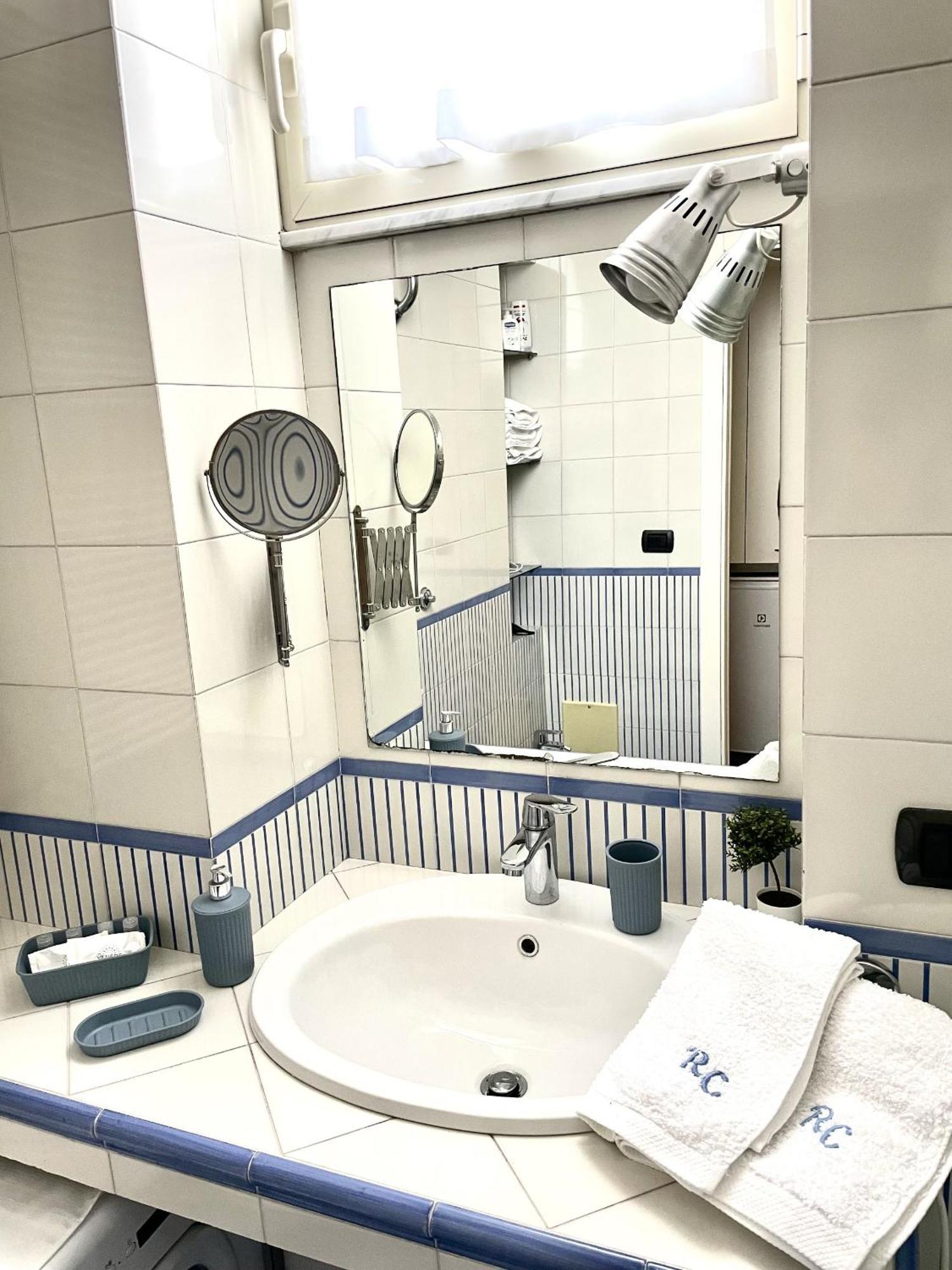 Residenza Chiaia Bed and Breakfast Napoli Esterno foto