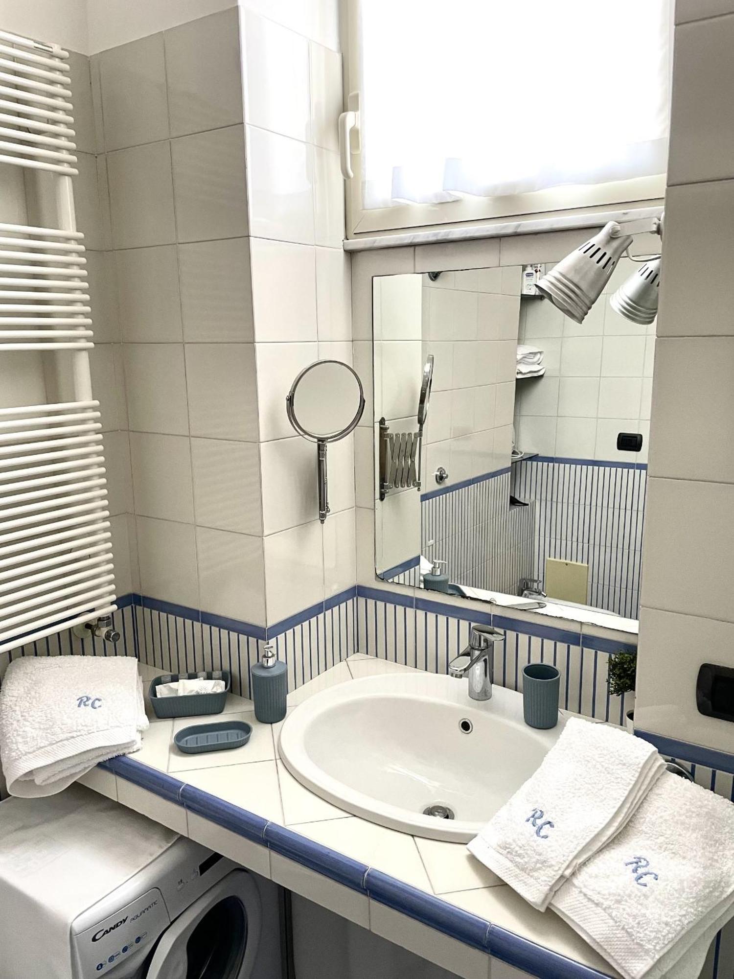 Residenza Chiaia Bed and Breakfast Napoli Esterno foto